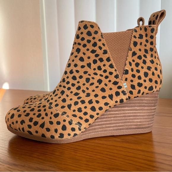 TOMS Kelsey Wedge Bootie Leopard Print Suede Size 7.5 - Picture 2 of 13